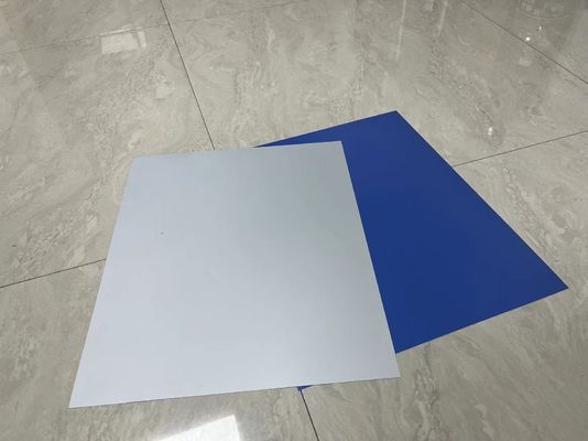 Witte, procesloze CTP-plaat met een maximum spoelbreedte van 1350 mm en een geldigheidsduur van 18 maanden voor thermische plaatzetters