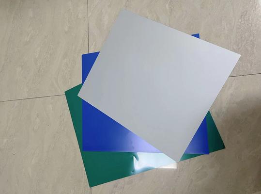 Procesloze drukplaten met een maximale spoelbreedte van 1350 MM en een productietijd van 22-25 seconden voor 100.000-200.000 afdrukken
