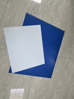 Witte, procesloze CTP-plaat met een maximum spoelbreedte van 1350 mm en een geldigheidsduur van 18 maanden voor thermische plaatzetters